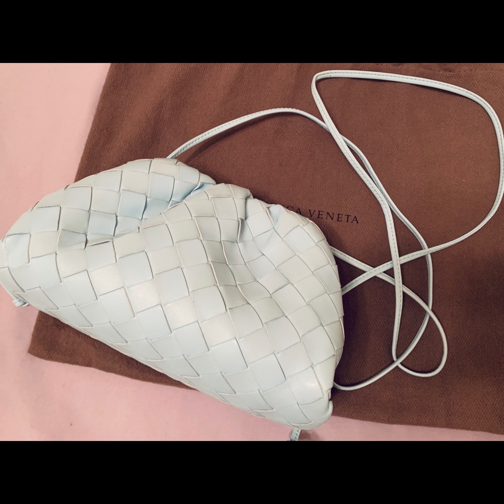 SOLD: Bottega Veneta Pouch 20 Intrecciato Clutch